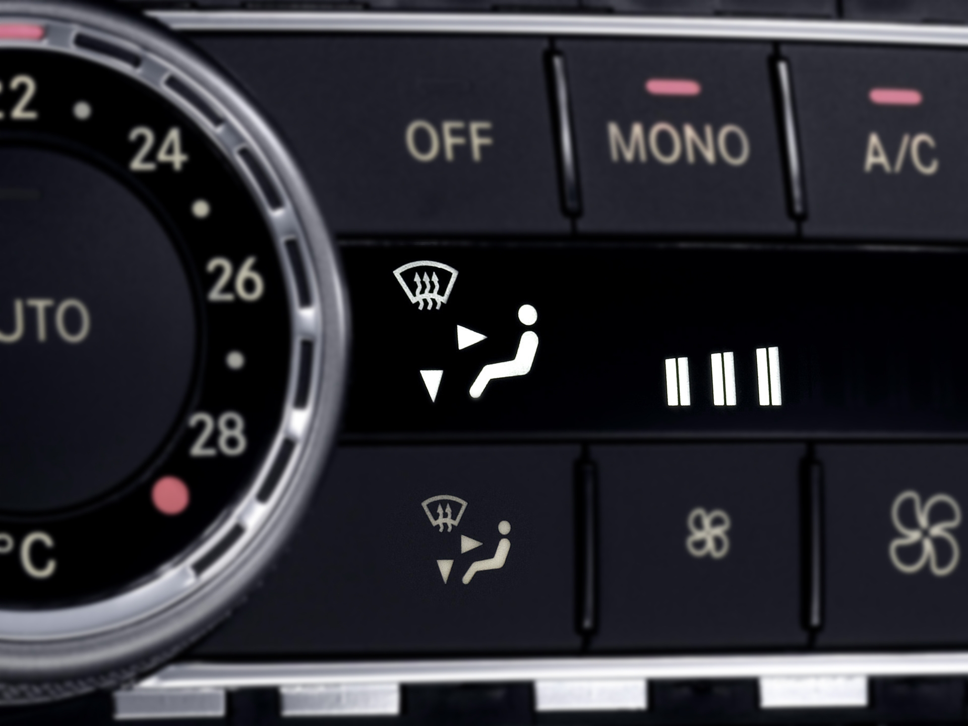 Mercedes Dual-Zone Ventilation
